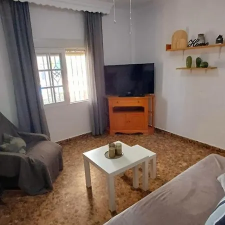 Con Piscina Privada Jardin Del Sol Solo Familias Y Parejas Chalet