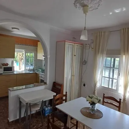 Con Piscina Privada Jardin Del Sol Solo Familias Y Parejas Chalet Conil De La Frontera