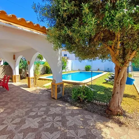 Con Piscina Privada Jardin Del Sol Solo Familias Y Parejas Conil De La Frontera